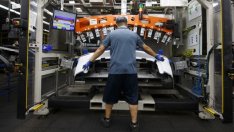 Канадски доставчик на автомобилни части купува конкурент за близо 4 млрд. долара