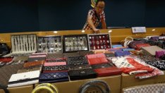 Луксозните модни брандове засилиха битката си с фалшификатите