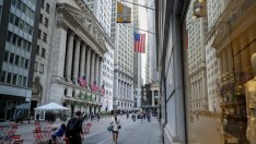 Wall Street отваря със спадове заради притесненията около банковите кредити*
