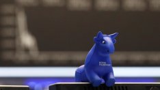 Европейските борси останаха на червено под натиска на политическо напрежение