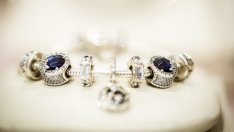 Pandora повиши прогнозата си след ръст на продажбите в САЩ