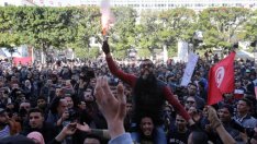 Хиляди излязоха на протест в Тунис