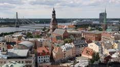 Латвия забрани на руски и беларуски граждани да купуват имоти в страната
