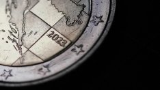 Правителството ще ограничава дефицита с приходи от данък върху свръхпечалбите и хазарта