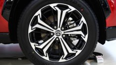 Toyota атакува Европа с изцяло електрически SUV модел