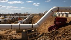 Европа трябва да наложи мита на руския газ, а не да го забранява