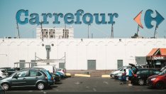 Carrefour ще разположи над 700 зарядни станции в своите хипермаркети във Франция