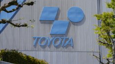 Toyota повишава офертата си за Toyota Industries след натиск от акционер активист