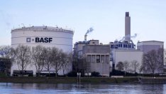BASF повишава приходите, но очаква трудно второ тримесечие 