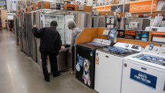 Продажбите на американската верига Home Depot се върнаха към растеж