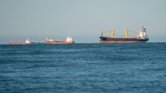 Търговският дефицит на САЩ се сви рязко през април