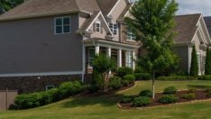 Сигурно като жилищата – растящите лихви подлагат на тест основите на имотния бум