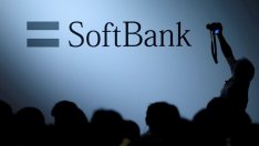Технологичната SoftBank се обръща отново към финансовия сектор