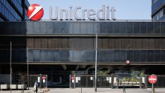UniCredit увеличи дела си в акции на Commerzbank до 20%