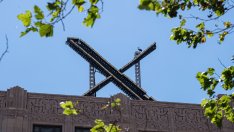 Илон Мъск все пак се нуждае от старите медии, които толкова недолюбва