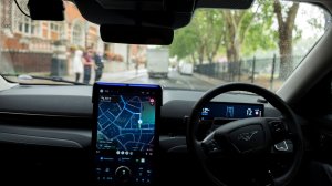 "Такси Волт" планира да тества автономни таксита в България през 2028 г.