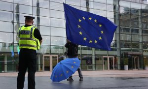 Победена Европа беше принудена да приеме най-малкото зло в търговията със САЩ