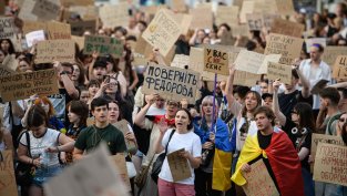 Зеленски обмисля да отстрани непопулярния началник на армията след протести