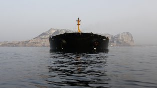 Сделката на Тръмп не сваля цените на дизела, САЩ още чакат танкерите от Русия