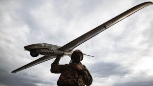 Украйна систематично "превръща Крим в остров", отново гори рафинерията в Москва