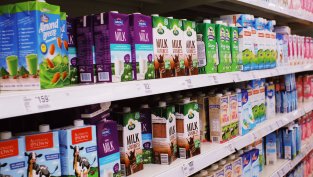 Млекопроизводители предупреждават за риск от поскъпване на млечните продукти