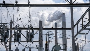 Притисната от войната Украйна не просто модернизира енергетиката си, а я изгражда наново