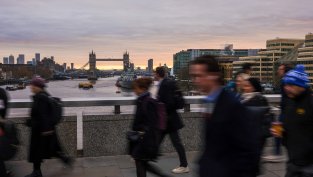 Ръстът на заплатите във Великобритания се ускорява до петмесечен връх