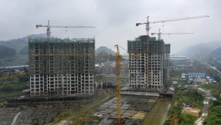 И след присъдата на основателя на Evergrande имотният сектор в Китай продължава да затъва 