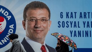 Съд в Истанбул е удължил мярката за задържане на бившия кмет на Истанбул 