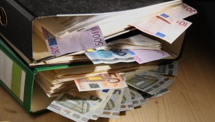 Анатомия на пазарната подмяна: Как тръжните манипулации изкривяват икономическия ред в България