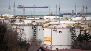 Подновените атаки към рафинериите изваждат на пазара още руски петрол