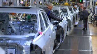 ЕК планира да се откаже от пълната забрана за продажба на коли с двигател с вътрешно горене