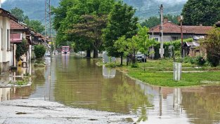 Жителите на Севлиево ще получат над 120 хил. литра бутилирана вода от Държавния резерв