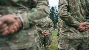 Източният фланг на НАТО поема повече разходи за американски бази, за да успокои Тръмп?