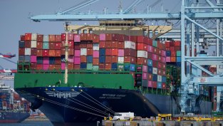 Търговският излишък на Китай надхвърли 1 трлн. долара след възстановяване на износа