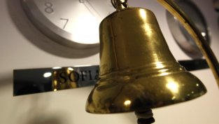 "Фаворит холд" ще увеличава капитала си при цена със 150% над пазарната