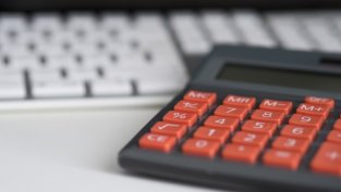 Неконсолидираната печалба на "Лавена" се понижава с 29% през полугодието