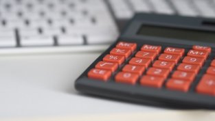 Наемите продължават да поддържат печалбата на ФНИБ през първото тримесечие