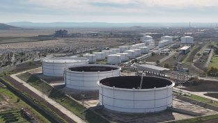 Възможно ли е БЕХ да купи рафинерията на "Лукойл"?