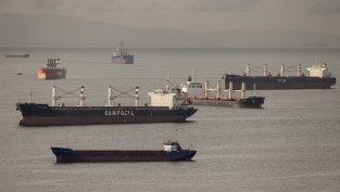 САЩ преследват танкер от "сенчестия флот" с нарисуван за закрила руски флаг