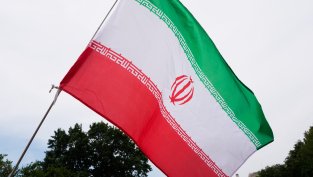 Иран вдигна цените на бензина за пръв път от протестите през 2019 г.