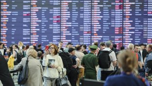 Москва затвори летищата заради дронове, Зеленски призова Лукашенко за деескалация