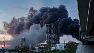 Украинците са готови да търпят войната, подкрепят президента и искат удари по руски рафинерии