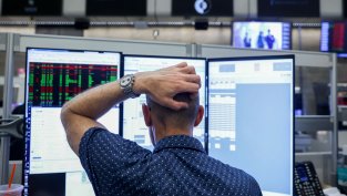 Технологичният сектор повлече надолу S&P 500 в началото на седмицата