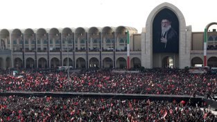 В Техеран започна поклонението пред тленните останки на аятолах Али Хаменей