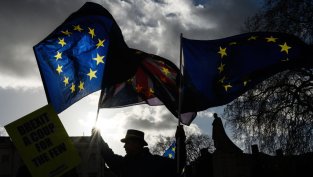 Лондон пак флиртува с ЕС, но този път Брюксел е затънал в собствените си проблеми