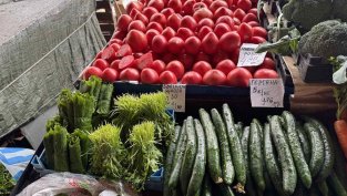 Цените на едро на повечето плодове и зеленчуци спадат през седмицата