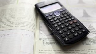Застрахователните дружества в България управляват малко над 7,5 млрд. евро в края на юни