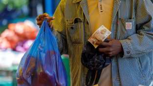 Инфлацията в британските магазини стигна двугодишен връх