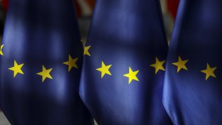 ЕС обсъжда възможни сценарии за запазване на санкциите срещу руския втечнен газ